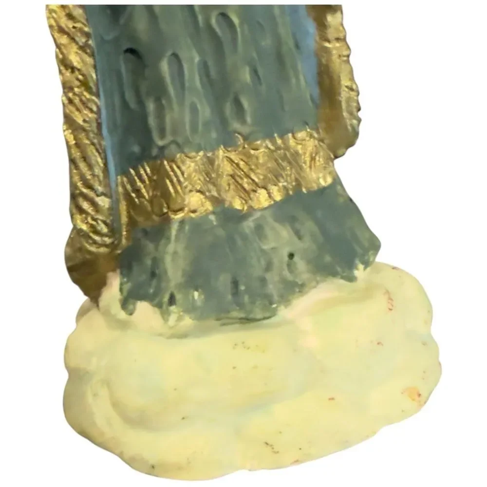 Windsor Collection Old World Santa Vintage Christmas Collectible Figurine.